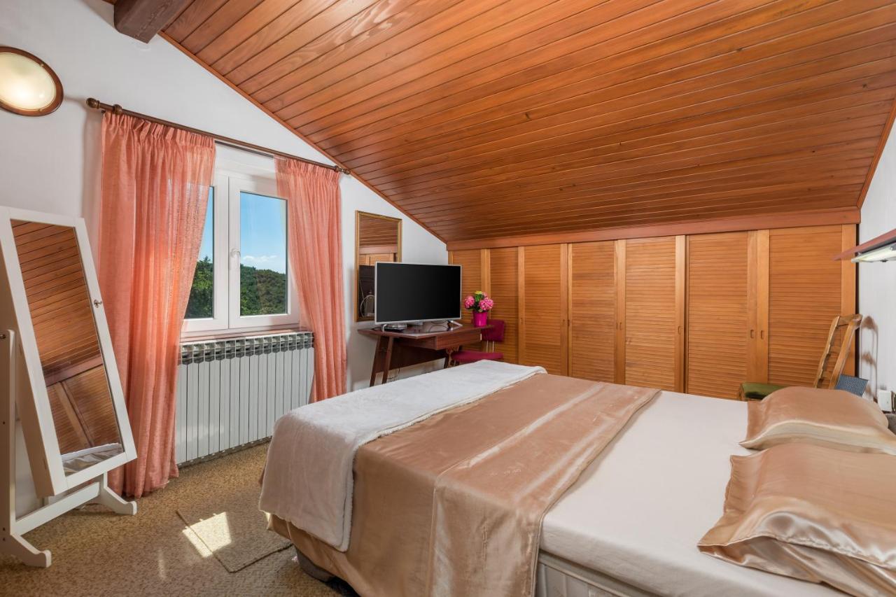 Apartment Magda With A Parking Space And Sea View Rijeka Exteriör bild